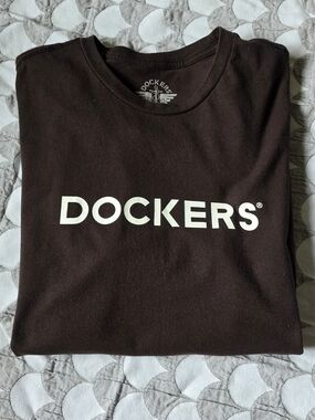 Dockers Logo Graphic T-shirt Dark Brown White Print Size M